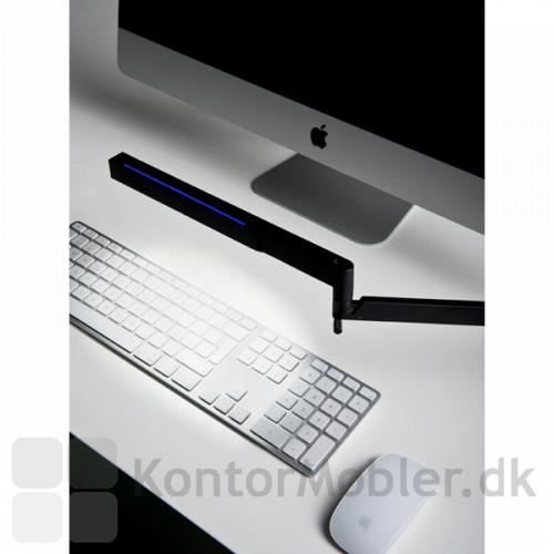 Bap LED bordlampe giver et særdeles godt arbejdslys over tastaturet