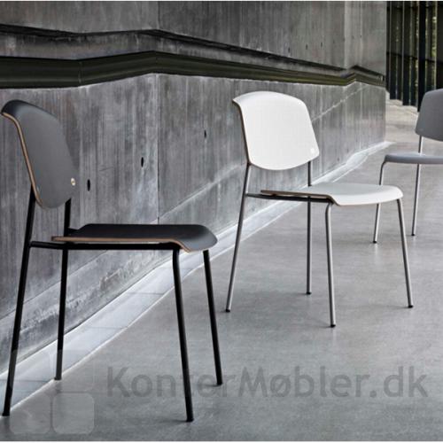 Pause stol fra Magnus Olesen i sort og i hvid