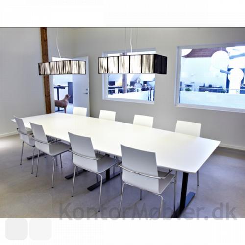 Delta konferencebord i hvid laminat med plads til ti