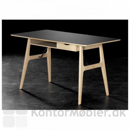 RM13 Work Desk med sort linoleum bordplade