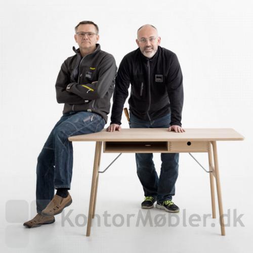 RM13 Work Desk er designet og fremstillet af Per Andersen og Leif Jensen fra Risskov Møbelsnedkeri