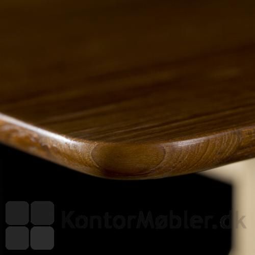 RM13 Work Desk med bordpladei teak og stel i olieret eg