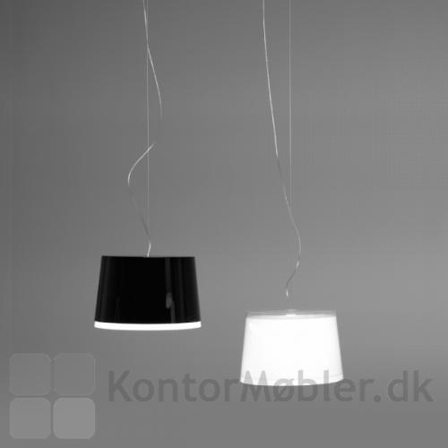 Loftlampe med sort gennemfarvet yderskærm