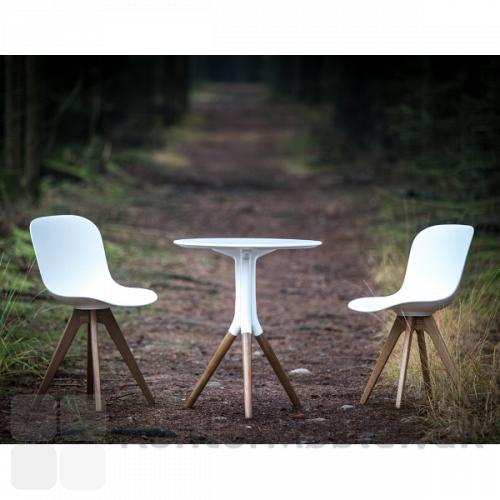 Fronterras Verge serie - Her med mødestole og 3-benet cafébord