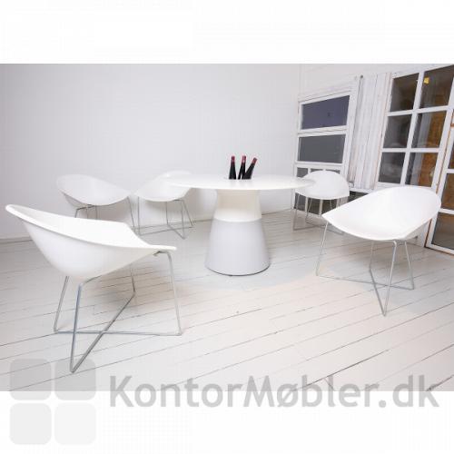 Confines bord med isspand og matchende stole fra samme serie