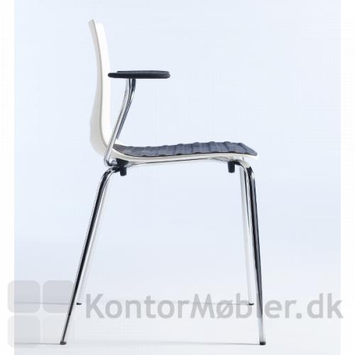 Groovy stol med hvid skal og armlæn