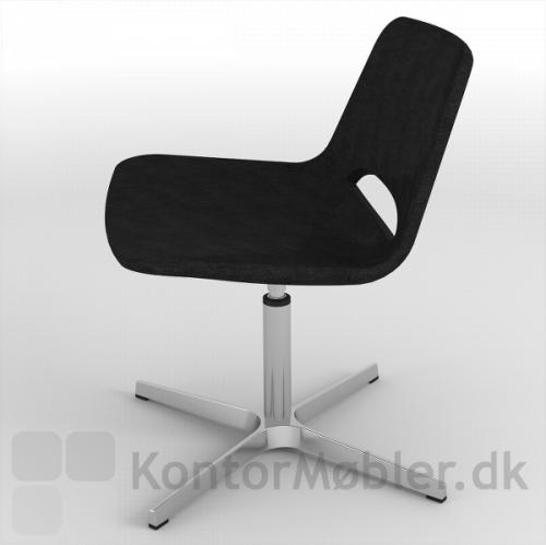 Frigg lounge stol med sort polstring - enkel og elegant