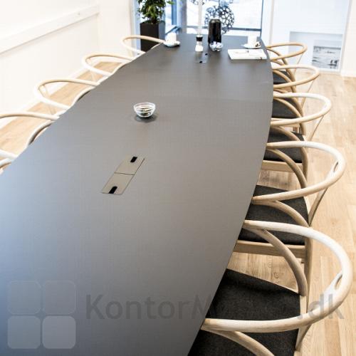 Delta konferencebord 2 delt med sort overflade i et møde miljø