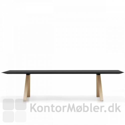 Arki mødebord med sort bordplade og ben i egefiner