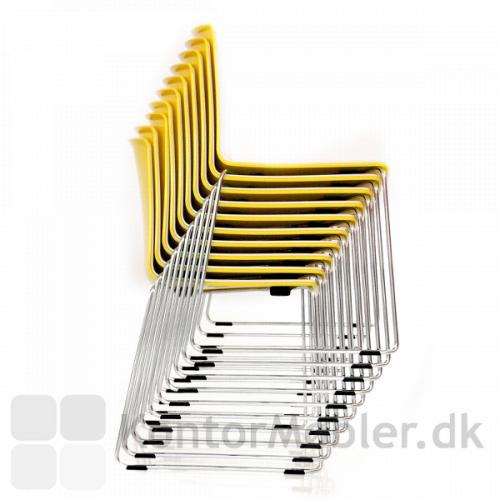 Tweet stolen er stabelbar, vælges modellen med meder, kan den stables med 20 stk