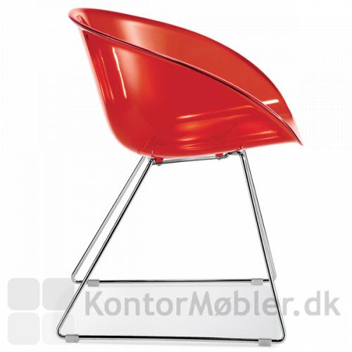 Gliss 921 stol kan vælges i flere farver, her i transparent rød