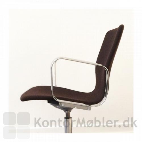 Butterfly Lounge Swivel har god siddekomfort, faconen på sædet giver lænden god støtte