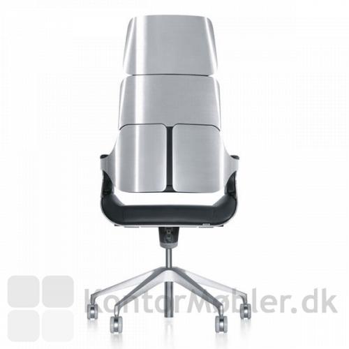 Silver chefstol fra Interstuhl med børstet aluminium ryg og stel