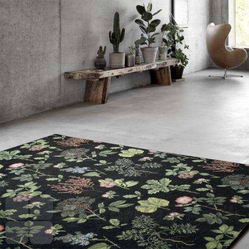 Create tæppe med mønster inspireret af "Nordic Nature" med blomster og bær. Mønsteret hedder Flora