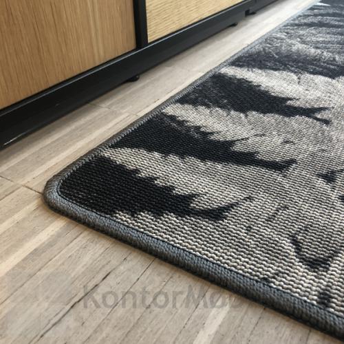 RAW gulvtæppe ses her med botanic grey mønster
