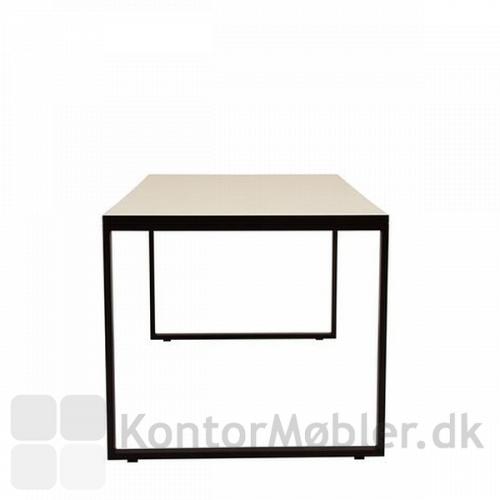 O-bord rammebord kan vælges med ben i farverne sort, hvid eller alu