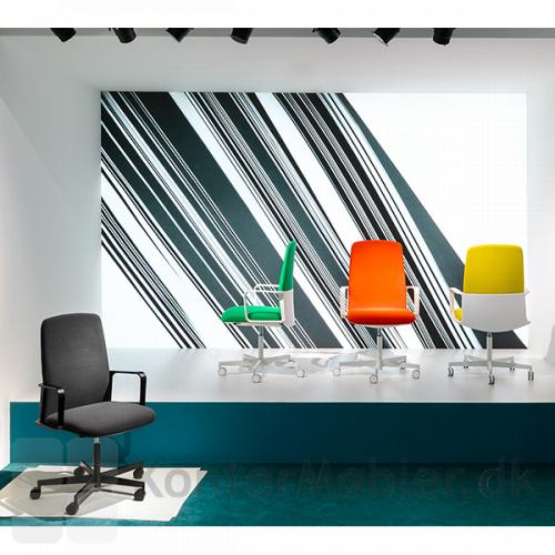 Temps kontorstol i sort eller vælg en kontorstol med farvet polstring