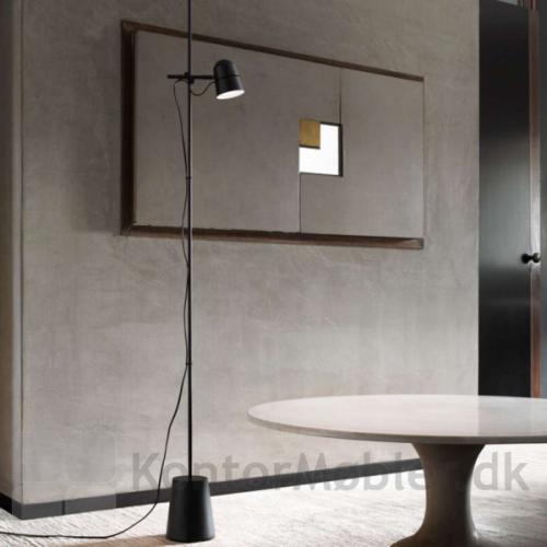 Counterbalance gulvlampe er i stilrent design fra Luceplan