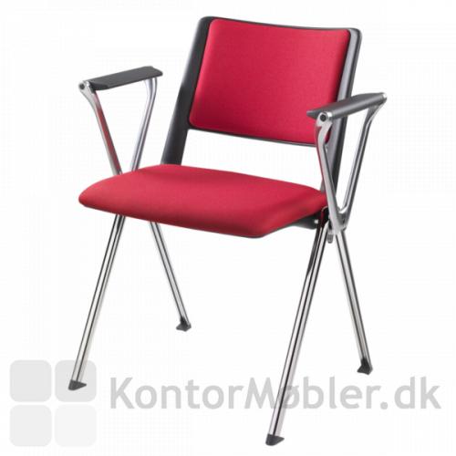 Rave med polstret sæde, krom ben og armlæn i poleret aluminium