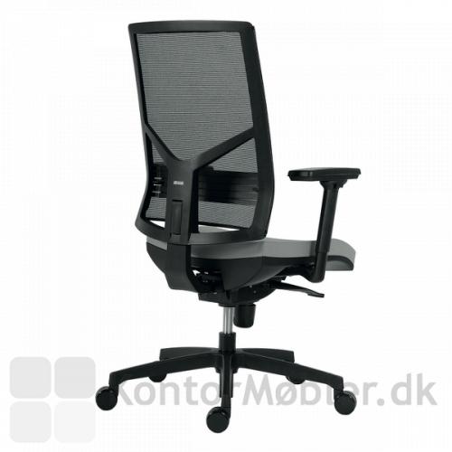 Omnia kontorstol med sort net ryg