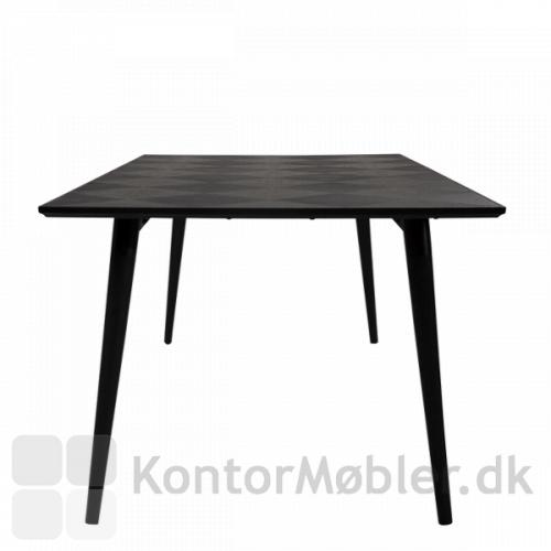 Hood mødebord har et flot design med de diagonale firkanter i sortbejdset askefinér
