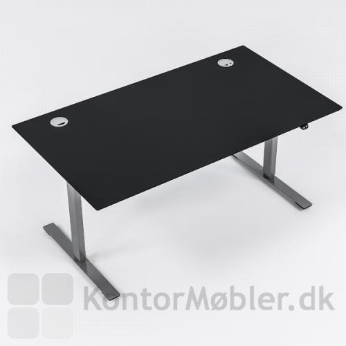 Delta hæve sænke bord med bordplade i sort linoleum og alu stel. Bordet er her vist med kabelgennemføring i de to øverste hjørner, i alu.