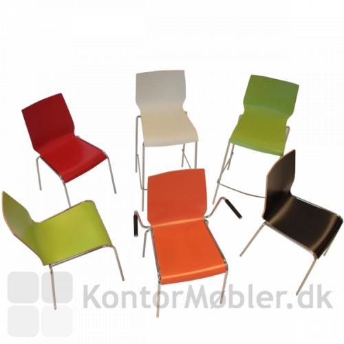 Spela lamineret træskal stol fås i flere farver og med forskellige polstringstyper samt med og uden armlæn.