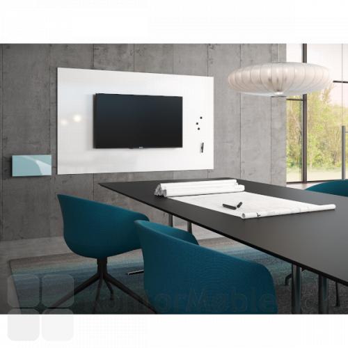 Air TV whiteboard kombinerer tv og whiteboard i én samlet løsning. Her ses også Mood Box til opbevaring af tilbehør.