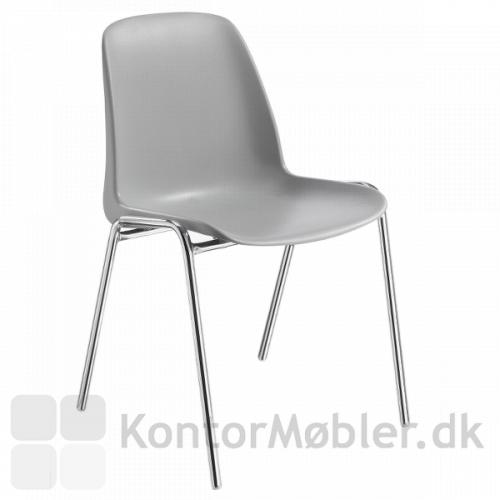 Selena plastic stol kan vælges i mange farver, her er vist den klassiske farve lyse grå
