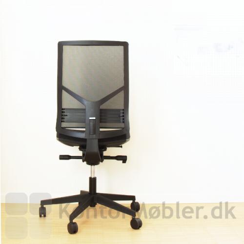 Omnia kontorstol med højdejusterbar ryg og polstring i sort polyester Mesh