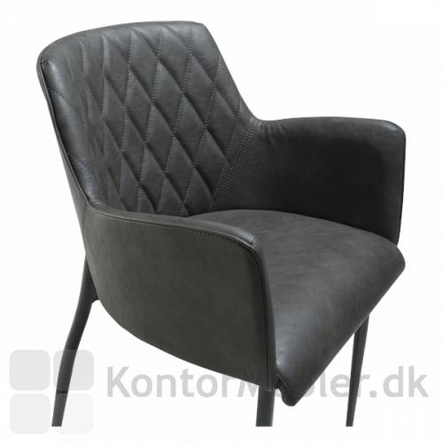 Rombo armstol fra Dan-Form polstret med Vintage kunstlæder i grå. Fantastisk siddekomfort og flotte, sorte slanke ben.