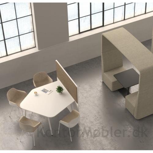 FourMe fuldpolstret mødestol giver varme til større indretnings arealer