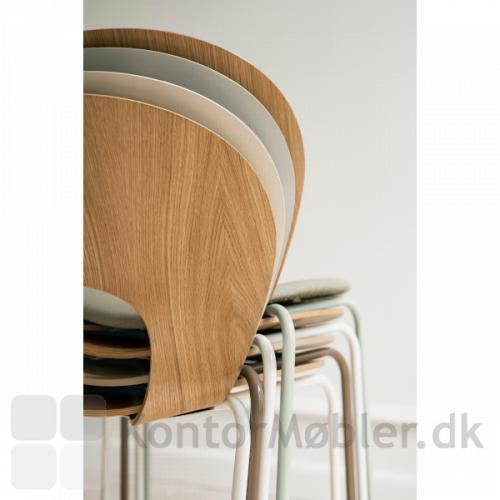 Magnus Olesen Ø Chair kan stables og fås i mange variationer.