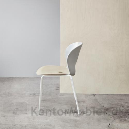 Magnus Olesen Ø Chair - en bæredygtig stol, som er flot i sin enkelthed (model 2030 L1)