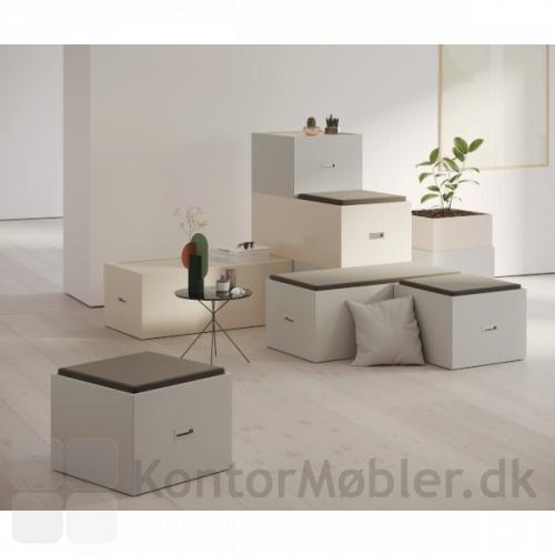 Denbox er et super fleksibelt møbel, som kan anvendes som skammel eller bord og sættes ovenpå hinanden.
