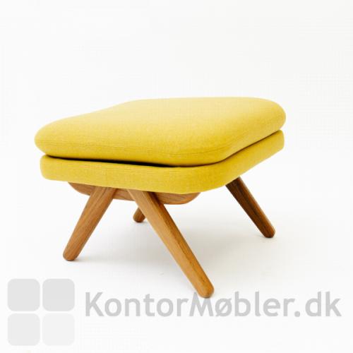 Bamsestolens tilhørende skammel kan købes i samme stof og farve som stolen. 