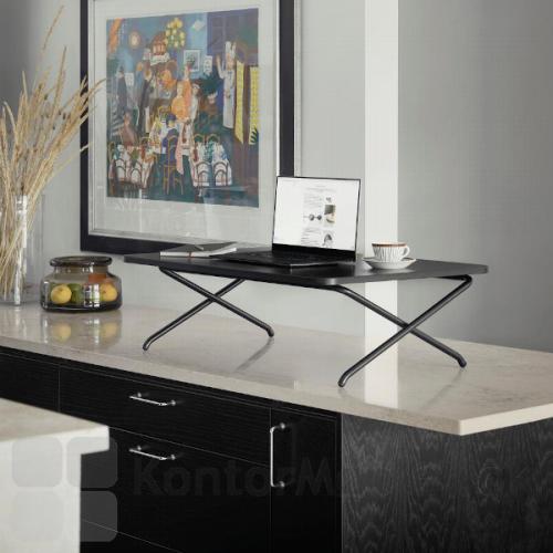 Minidesk kan placeres på de fleste bordet i hjemmet, så du kan stå overalt og arbejde.