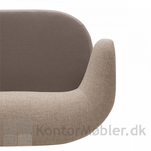 Basel sofa med ryglæn og armlæn i et