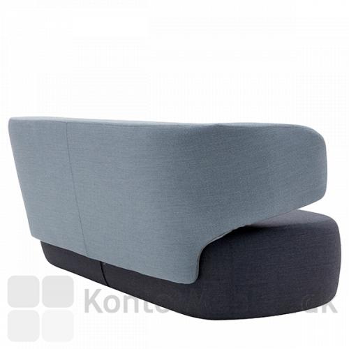 Basel sofa har en flot geometrisk ryg