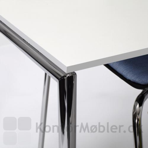 Gate kantinebord med hvid bordplade og krom ben