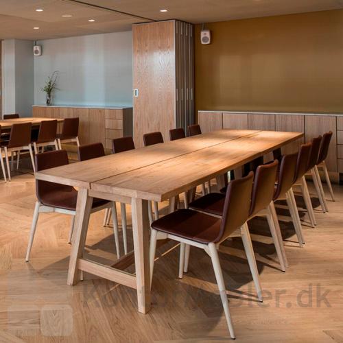 Malmö mødestol i ask, står flot til det klassiske konferencebord