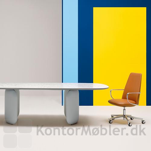 Elinor marmor mødebord med Elinor eksklusive kontorstol