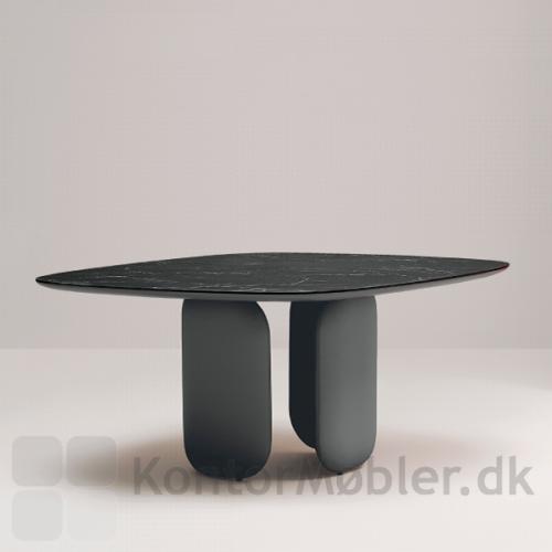 Elinor marmor mødebord med overflade i sort marmor effekt og sort stel