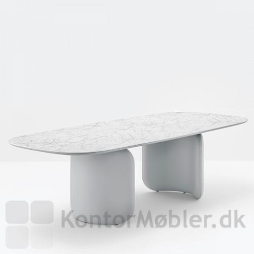 Elinor marmor mødebord kan samles, så de buede ben vender mod hinanden 