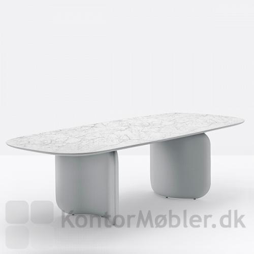 Elinor marmor mødebord kan samles, så de buede ben vender væk fra hinanden 