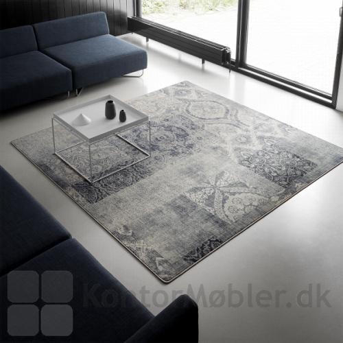 Create tæppe i mønsteret Patchwork i varme grå nuancer, med lys grå overlook kant
