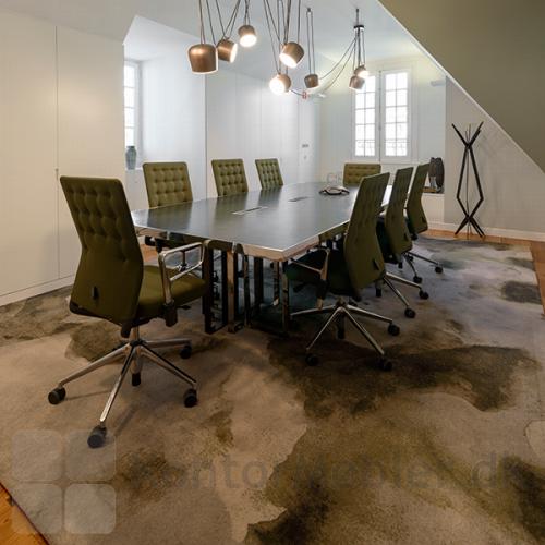 Create gulvtæppe matcher farverne i mødelokalet