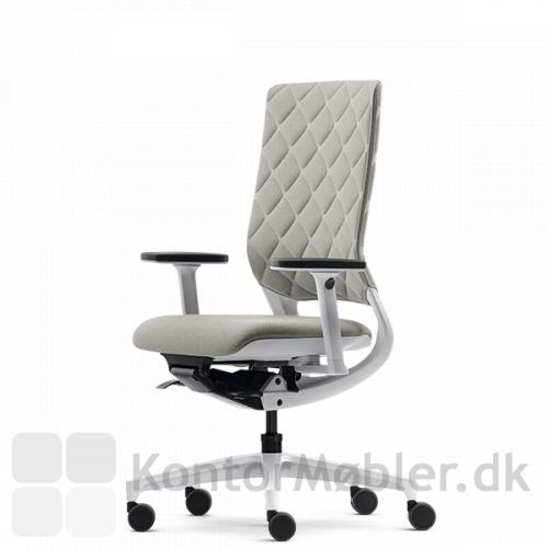 Mera Diamond kontorstol med hvidt stel og hvide 3D armlæn