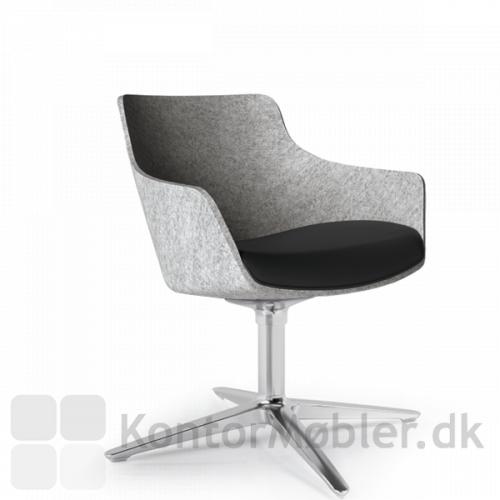 Wooom mødestol med grå fleece skal model woo57 og poleret drejestel