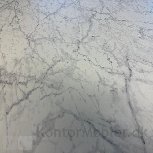 Overfladen på marmor mødebordet er 6mm kompakt laminat med mormor effekt